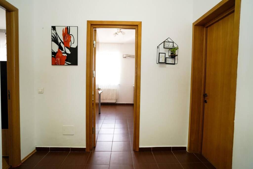Sky Modern 1 Bedroom Apt W Free Parking Bucharest Exterior photo